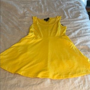 NWOT Yellow Kardashian dress with pockets!